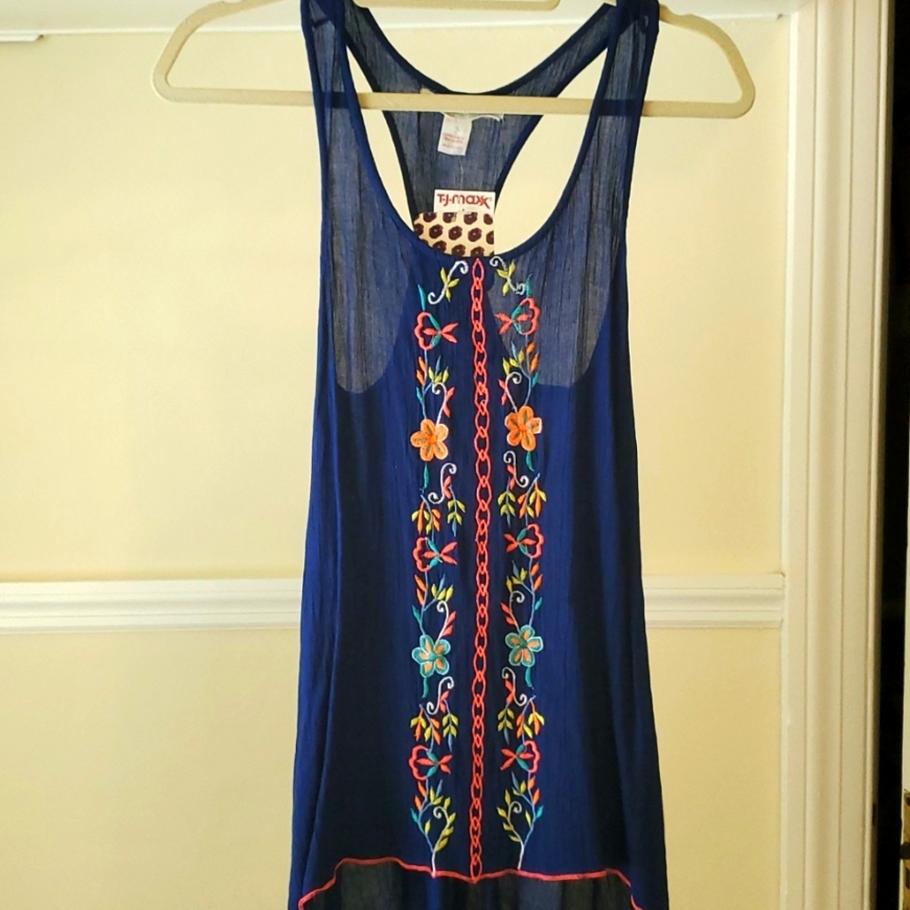 NWT - Shrinking Violet BoHo Embroidery racerback Top  - Size Small